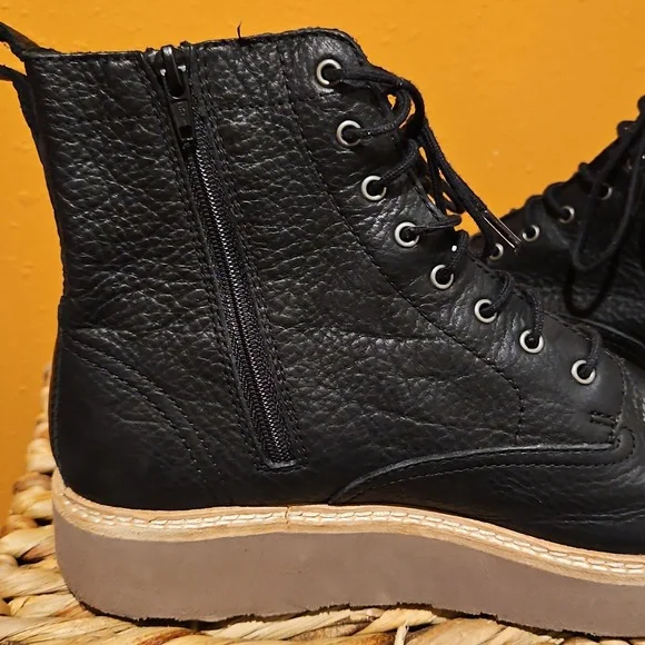 Clarks Trace Pine Black Leather Women's Side Zipper Tie Ankle Boots Sz.10 - Picture 5 of 8